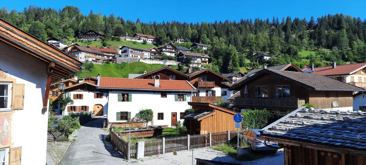 Ferienhaus Klotz mit Kinderzimmer und Spielsachen - Chambres d'hôtes Mittenwald