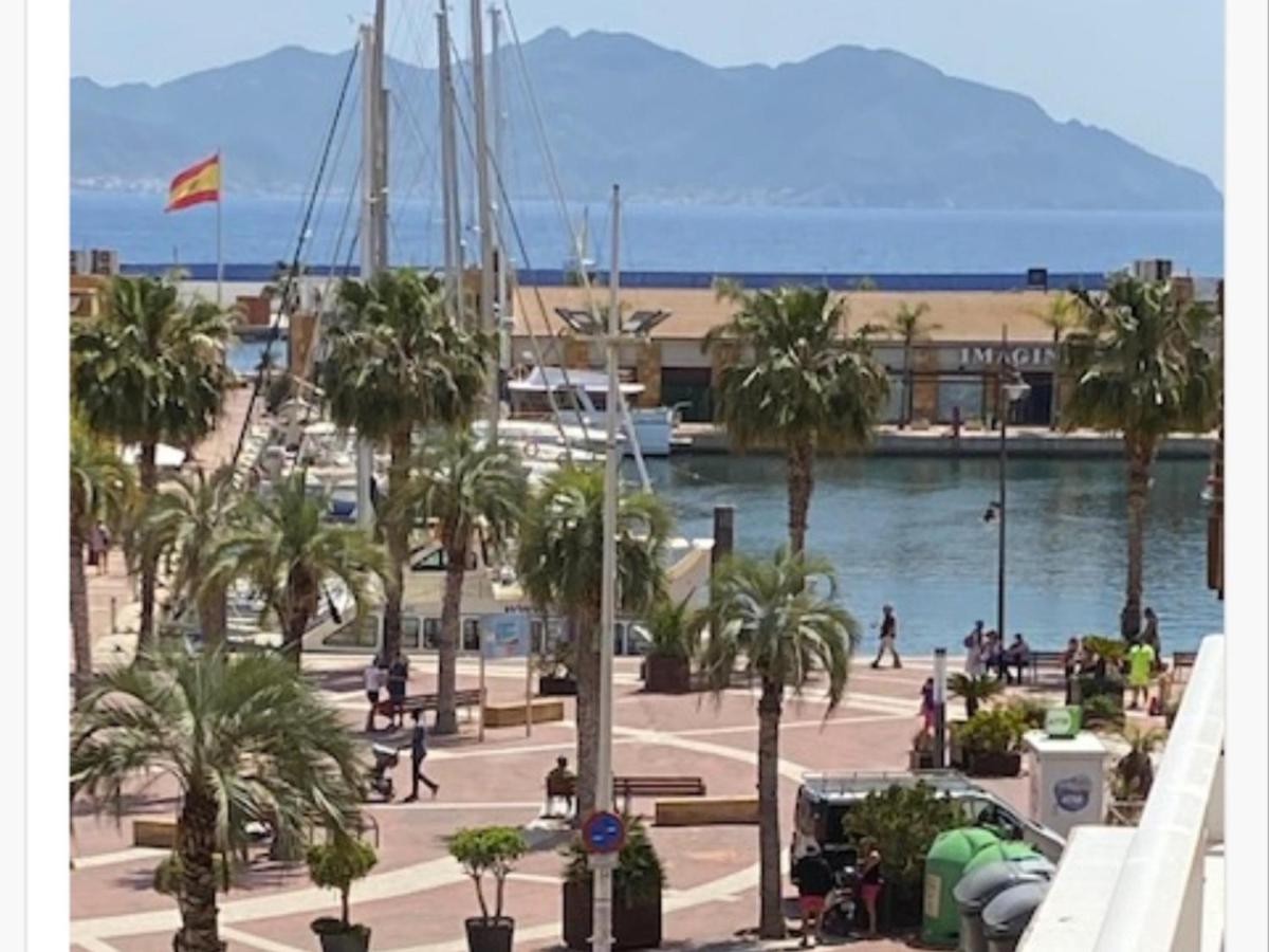 Beachside Apartment - Sleeps 3 Balcony & Parking - Ferienwohnung