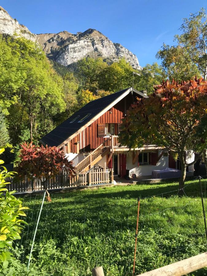 Superbe T3 neuf en bord de rivière près d'Annecy - B&B
