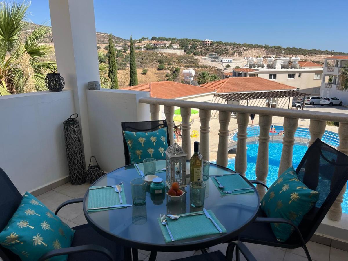Beautiful 2 Bed Apartment in Peyia Valley, Paphos - Ferienwohnung Pégeia