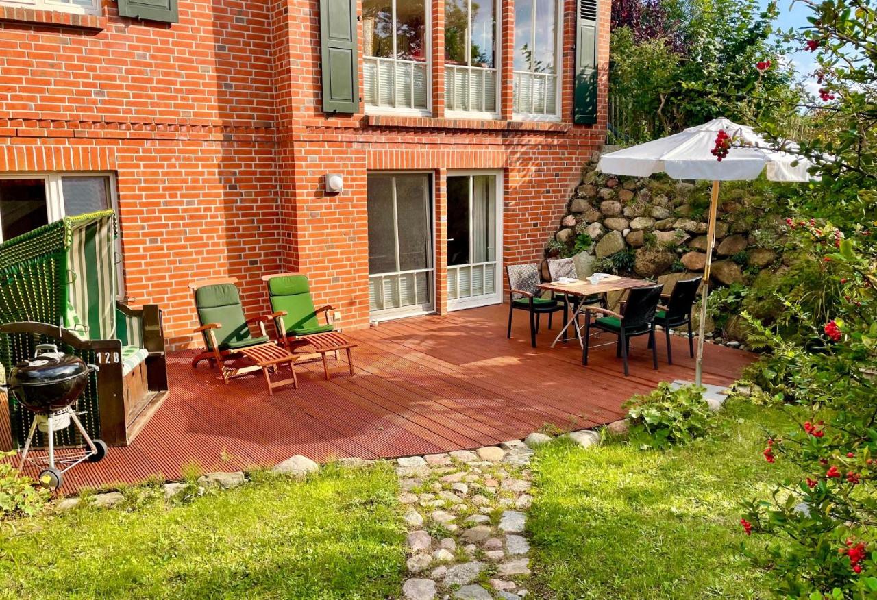 B&B Glowe - Ein-Steinwurf-zum-Ostseestrand-Ferienwohnung-Martha-mit-Terrasse - Bed and Breakfast Glowe