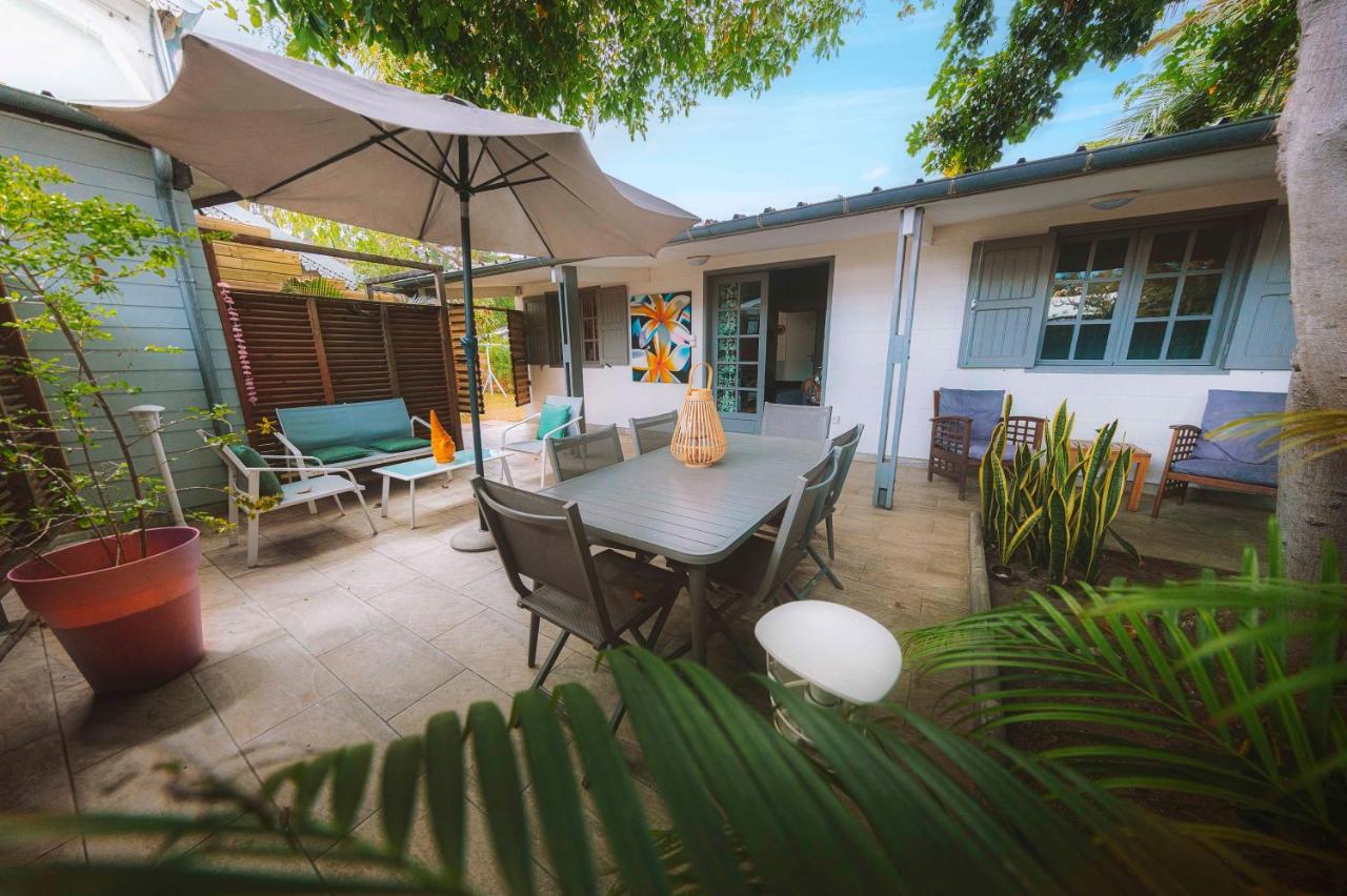 Bungalow PITAYA dans jardin tropical proche lagon - Bed and Breakfast
