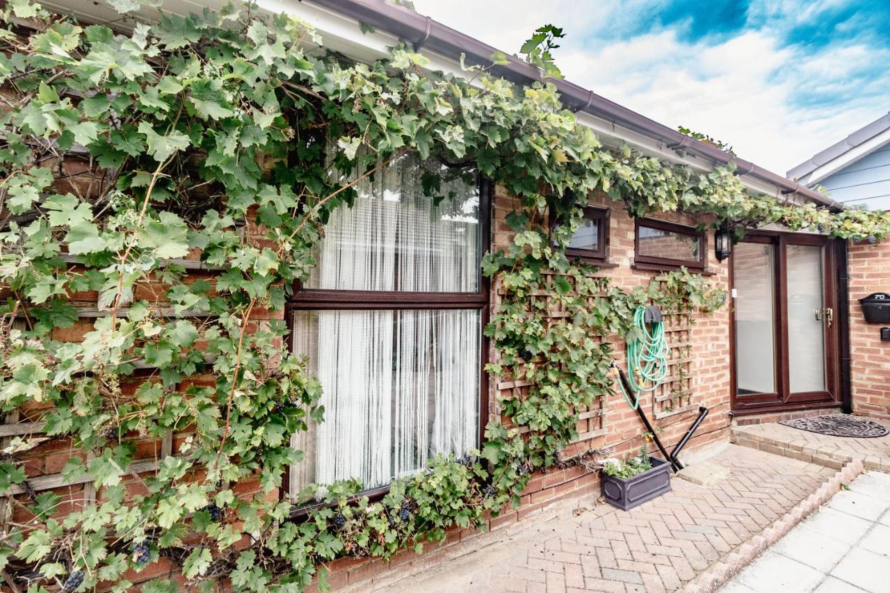 Palm Bay's Luxury Bungalow - Self Check In & Parking - Ferienwohnung Margate