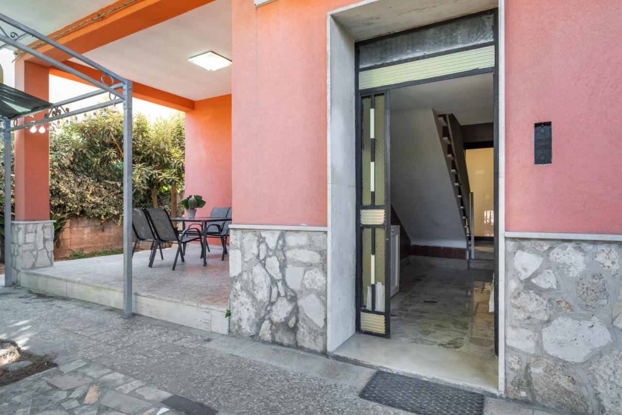 Scuole CEMM San Vito Apartment with parking - B&B
