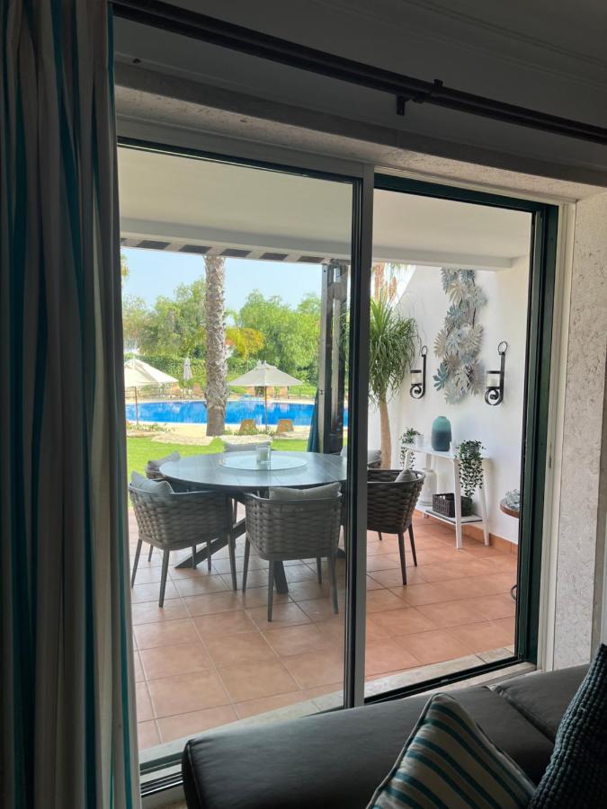 Apartment with Pool View