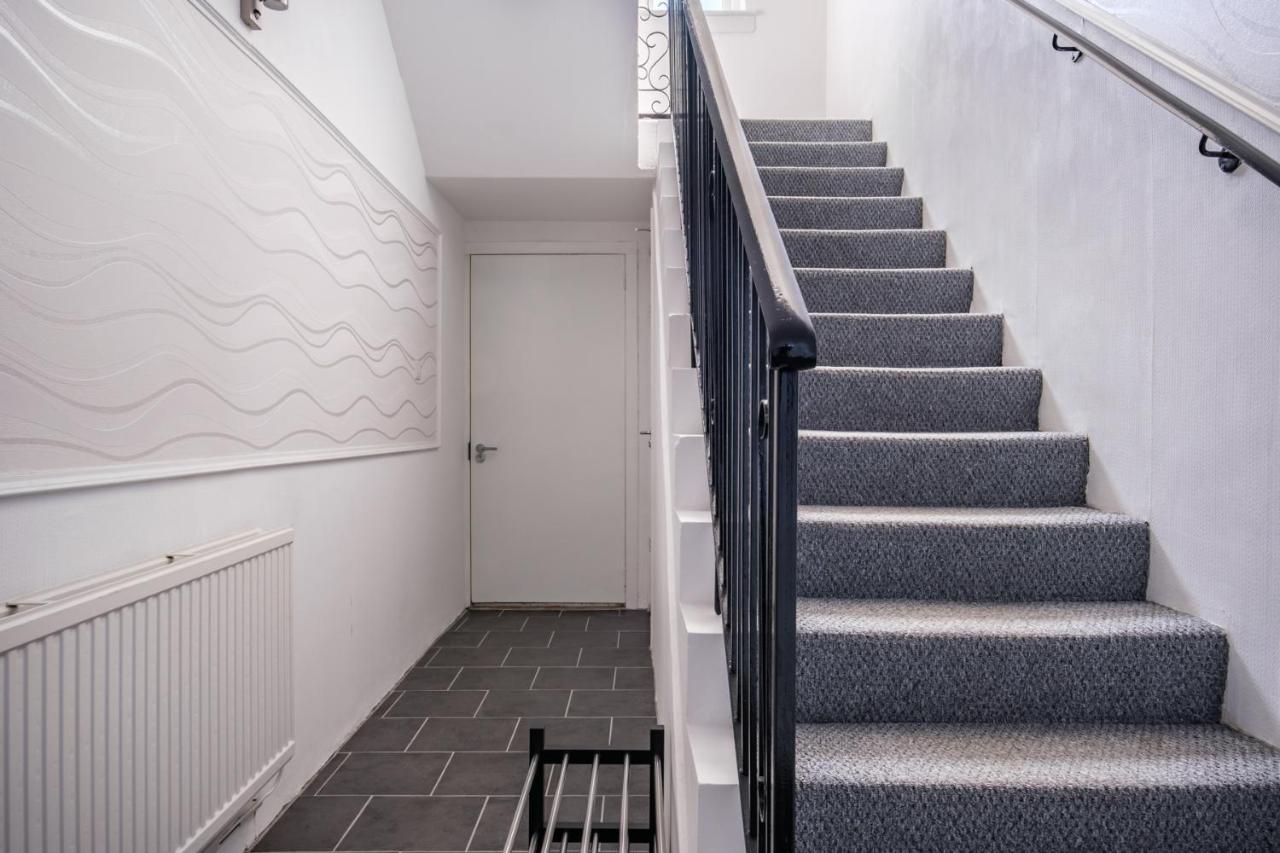 The Douglas - Spacious 2 bed apartment in Uddingston - B&B