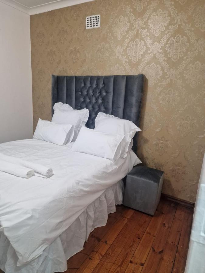 Doppel-/Zweibettzimmer mit Gemeinschaftsbad