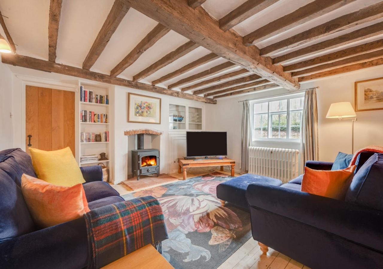 Holly Cottage - Bed and Breakfast