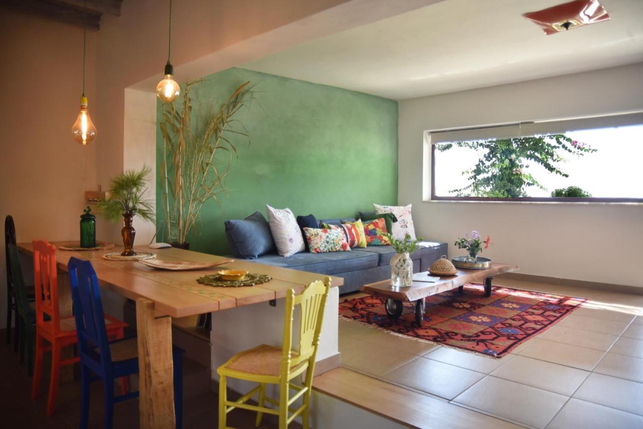 Lydia House by Elefthia Syros - B&B Mégas Gialós