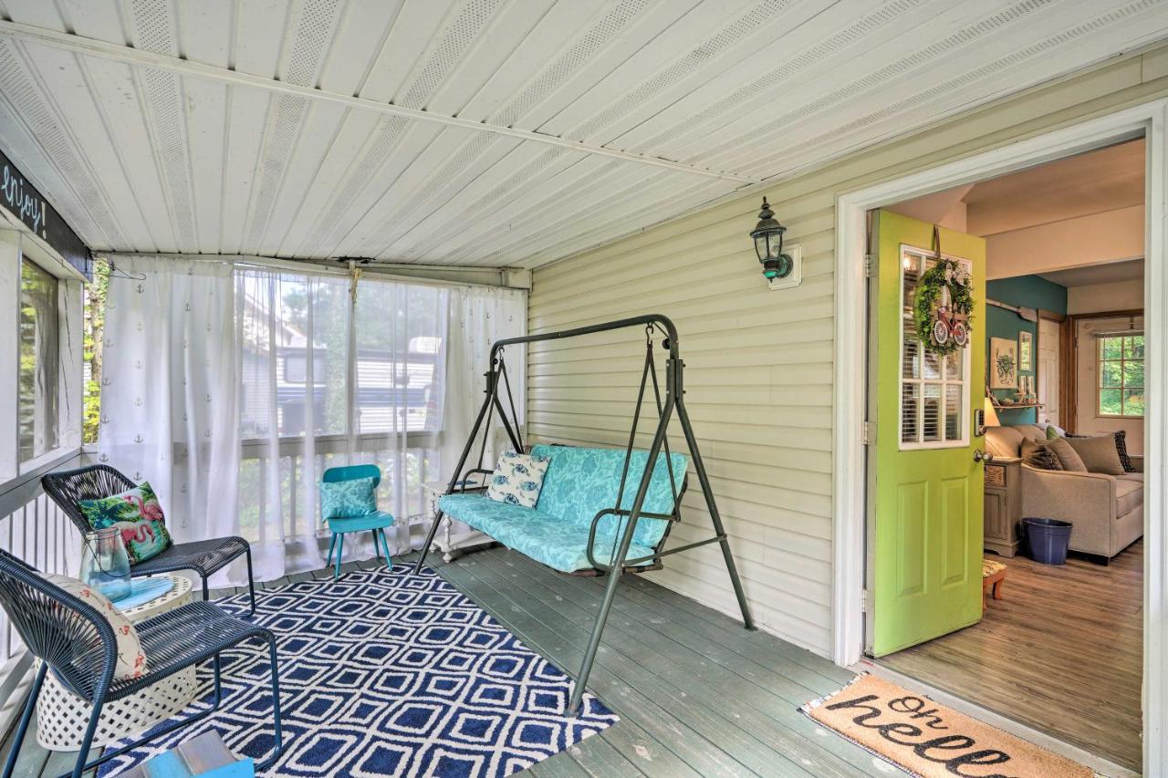 Darling Cottage about 1 Mi to Lake Erie Beach! - Chambres d’hôtes North East