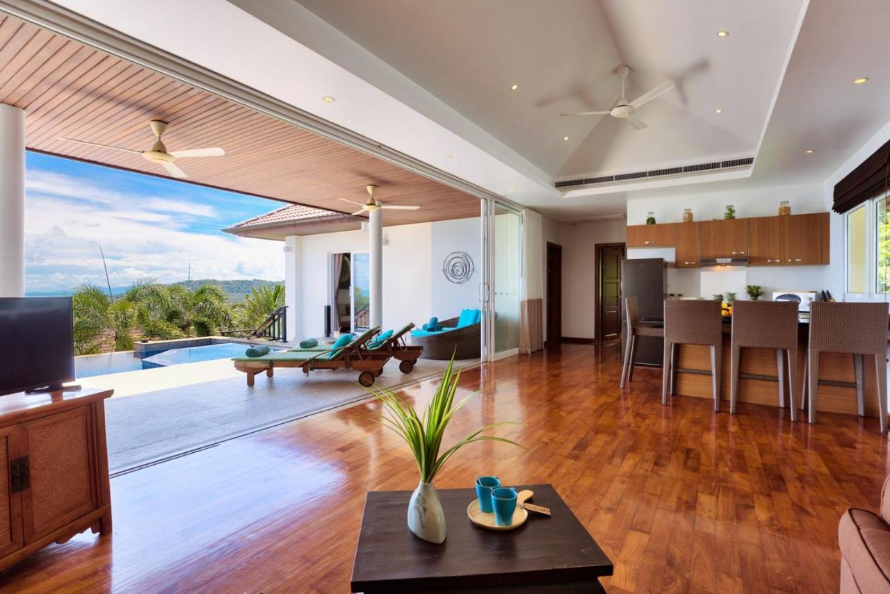 Three-Bedroom Villa with Private Pool, Sea View and Jacuzzi