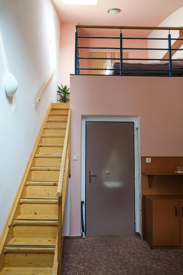 Doppel- oder Zweibettzimmer
