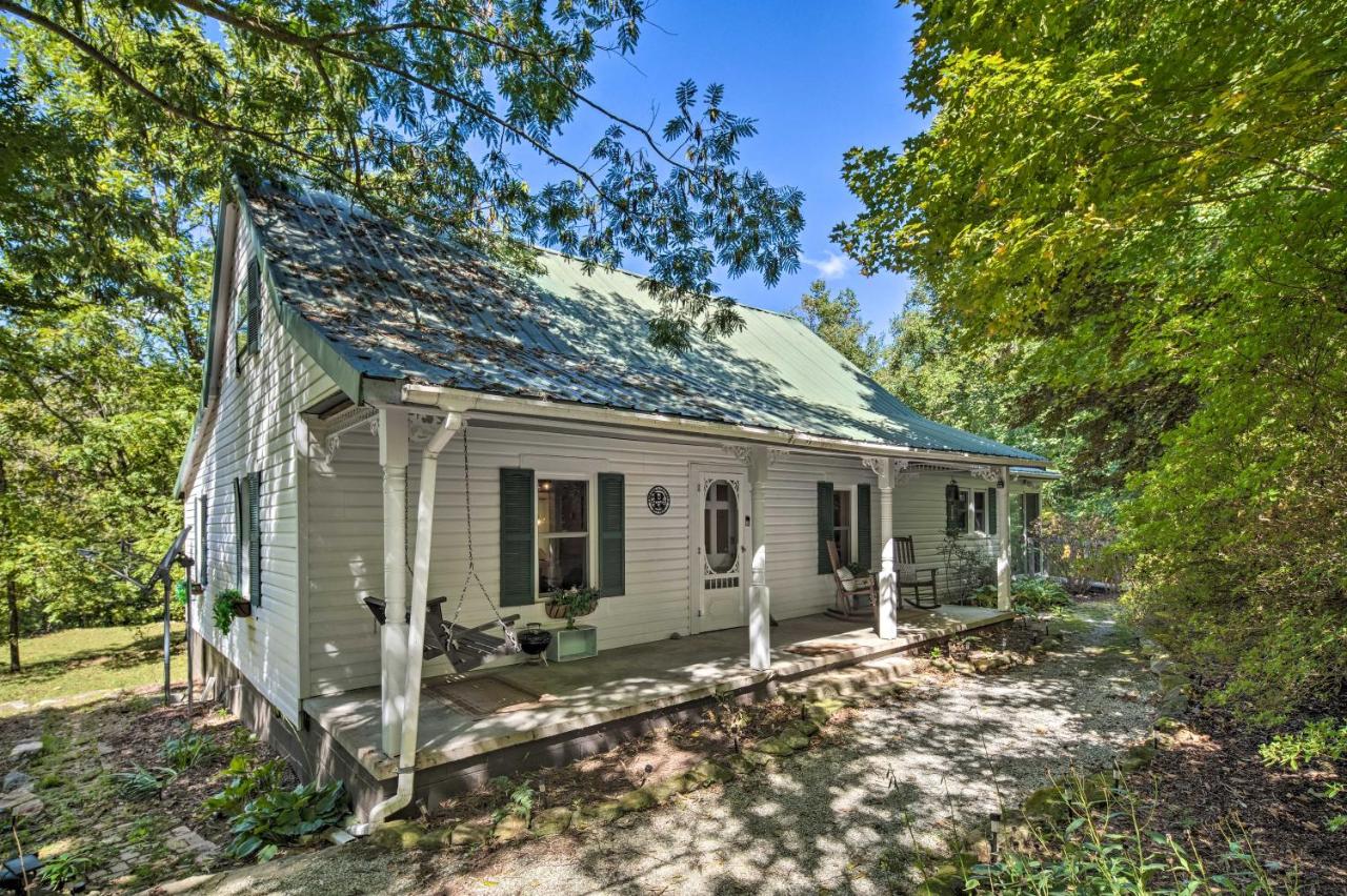 Whimsical Bat Cave Cottage with Fire Pit! - B&B Hendersonville