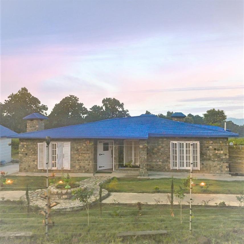 Jim & Holmes Resort & Luxury Residences in Jim Corbett National Park - Bed and Breakfast