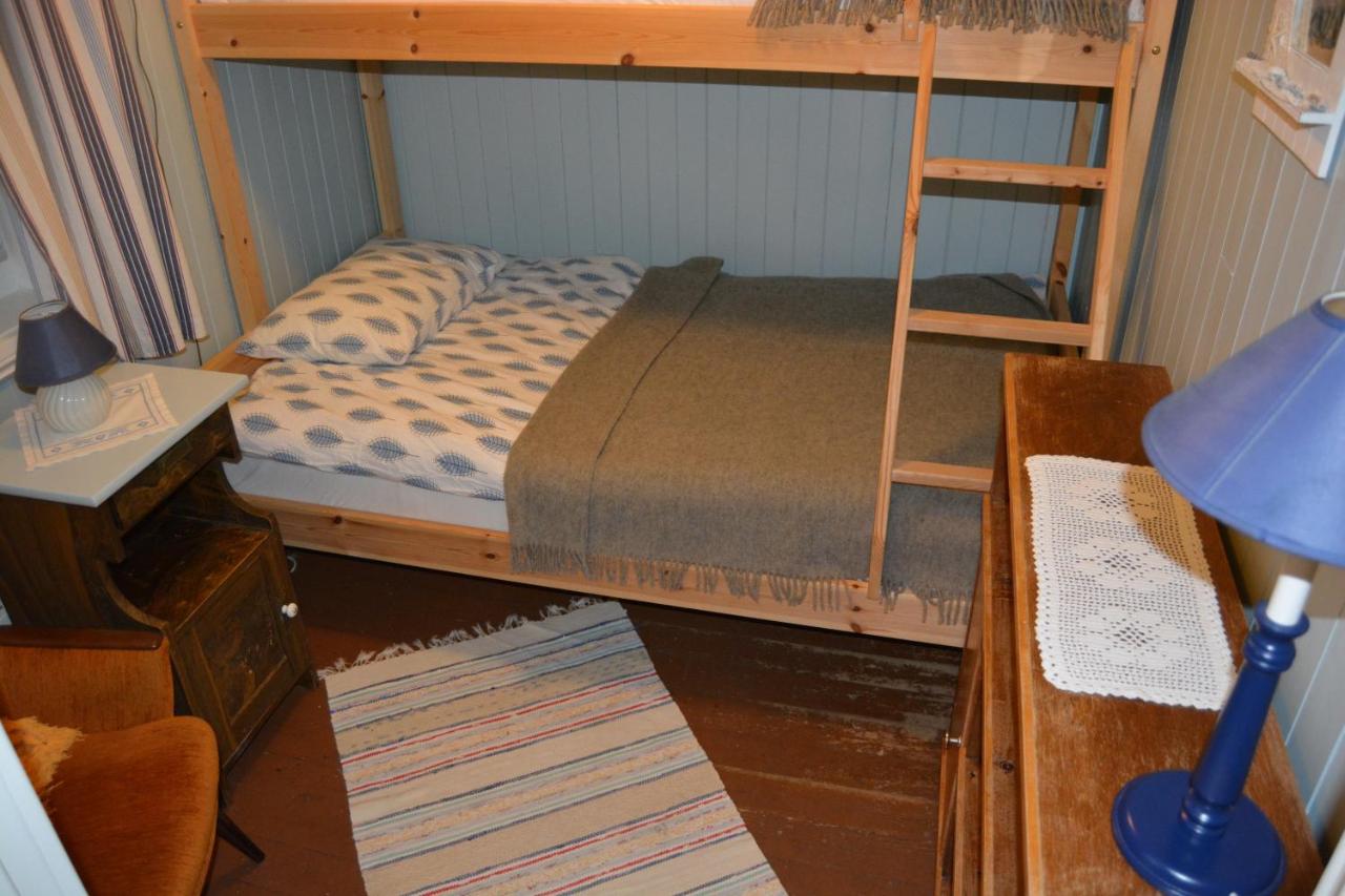Small Twin Room with Shared Bathroom
