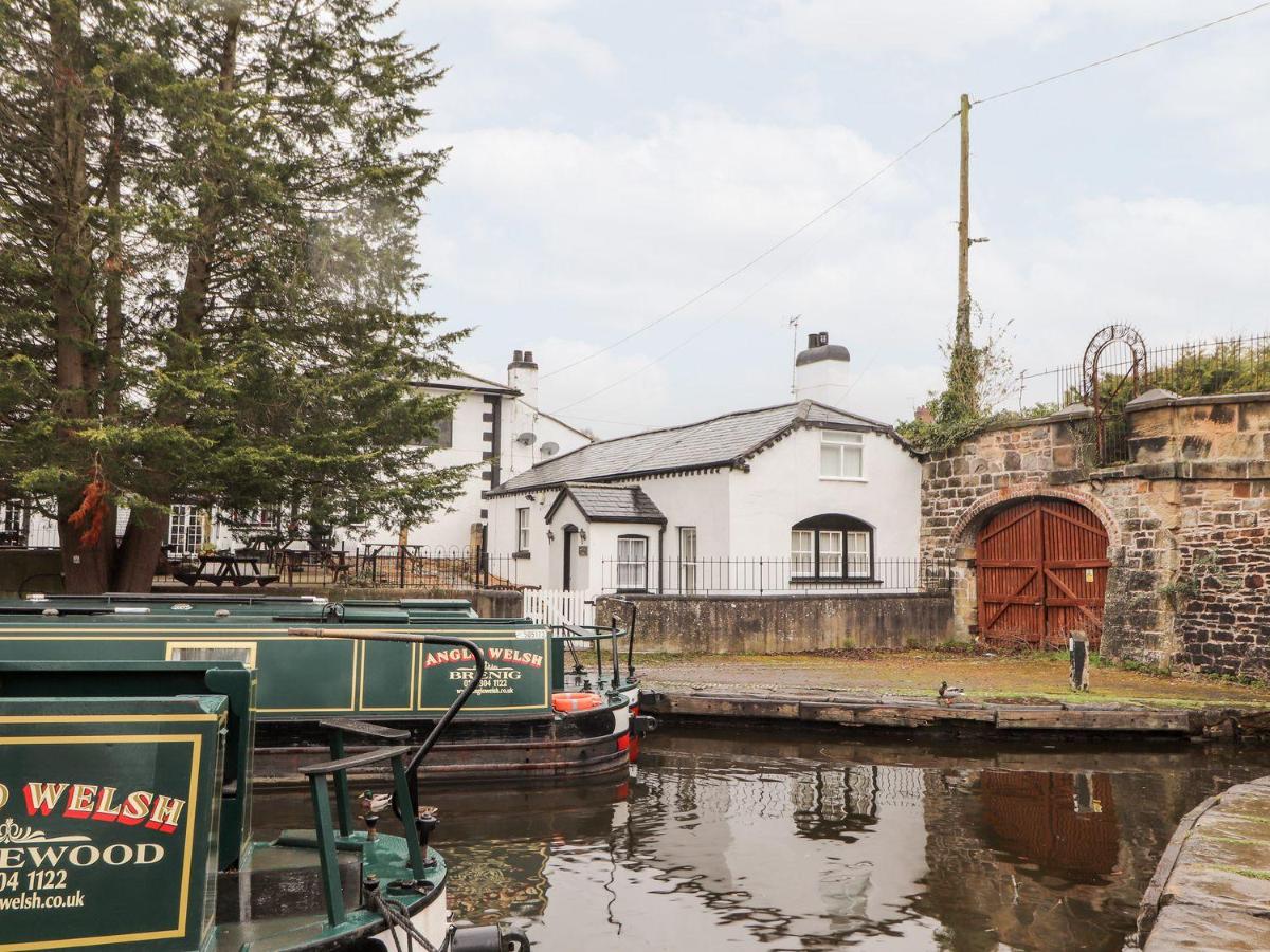 B&B Llangollen - Scotch Hall Cottage - Bed and Breakfast Llangollen