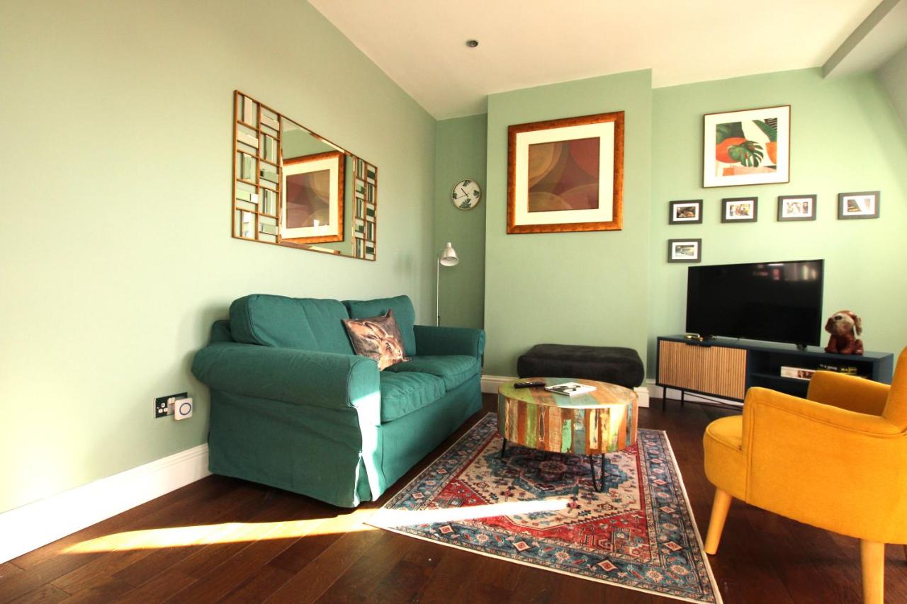 B&B Teddington - Lovely, cosy 3 bedroom apartment - Bed and Breakfast Teddington