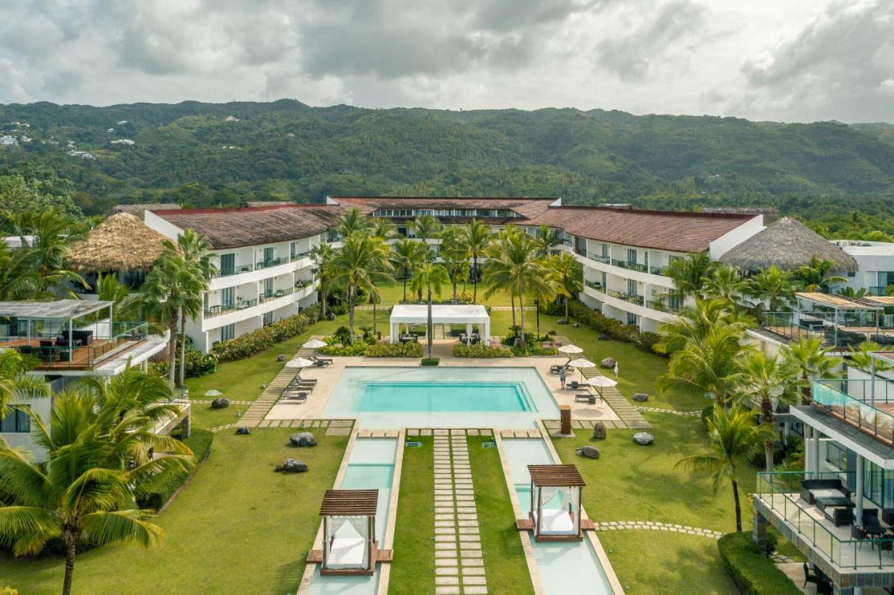 Go away to this charming apt at Sublime w private jacuzzi included - B&B