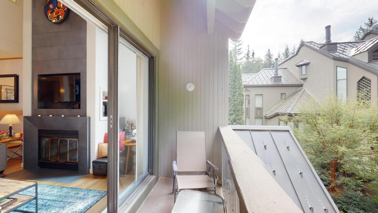 Stylish Home in a Prime Location by Harmony Whistler - Chambres d’hôtes