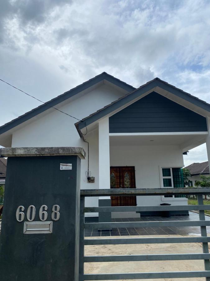 Ladiya Homestay Islamic - B&B