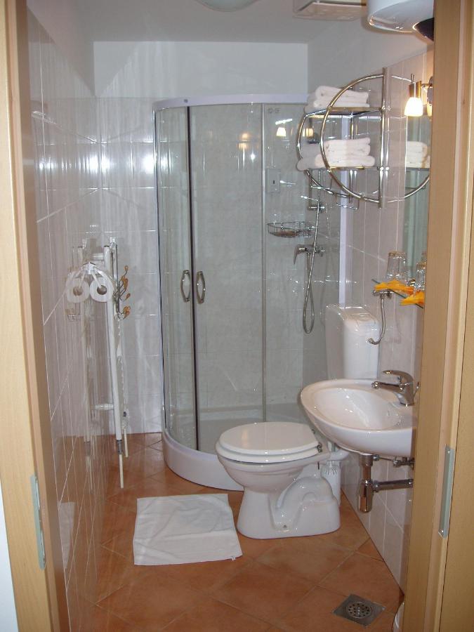 Habitación Doble con baño privado - 2 camas