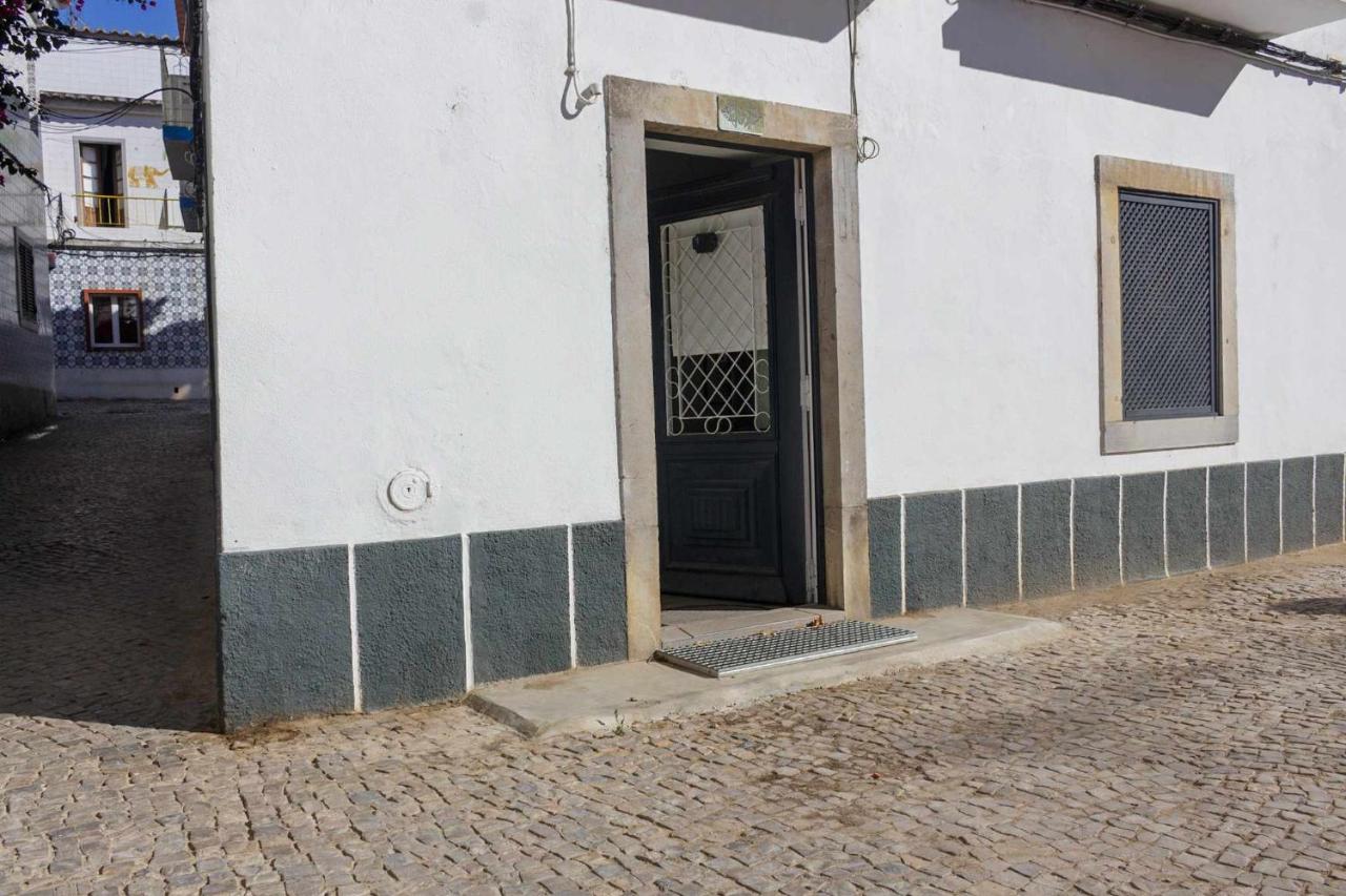 Apartamento Almirante T1 by YHA - B&B