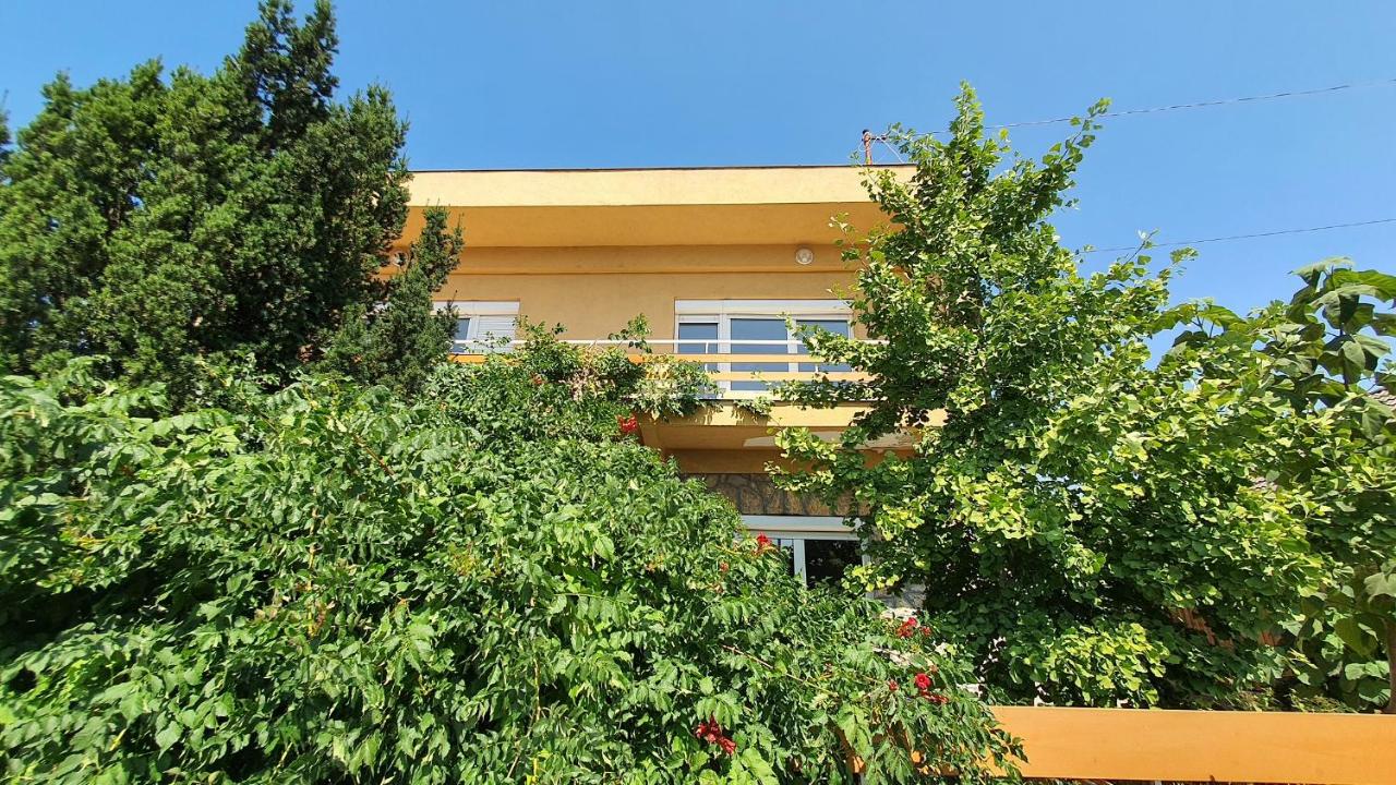 Kiss Apartmanház - Chambres d’hôtes Siófok