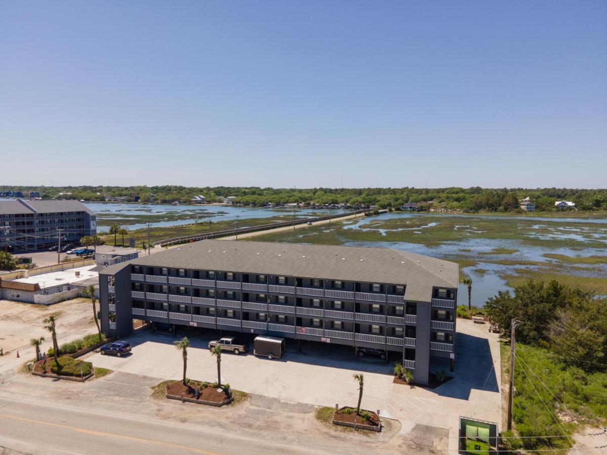 Bella Vista: Marshfront Condo 1 Block To The Beach. Pool & Hot Tub-1st Floor - B&B