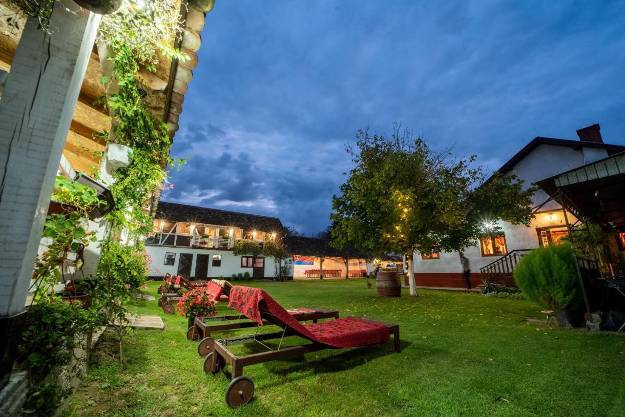 Domacinstvo Cikic Zasavica - B&B