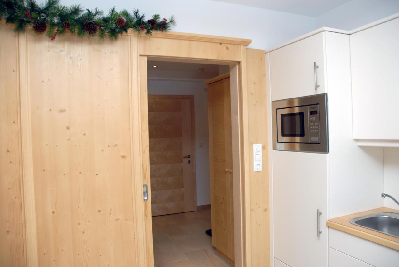 Deluxe One-Bedroom Apartment