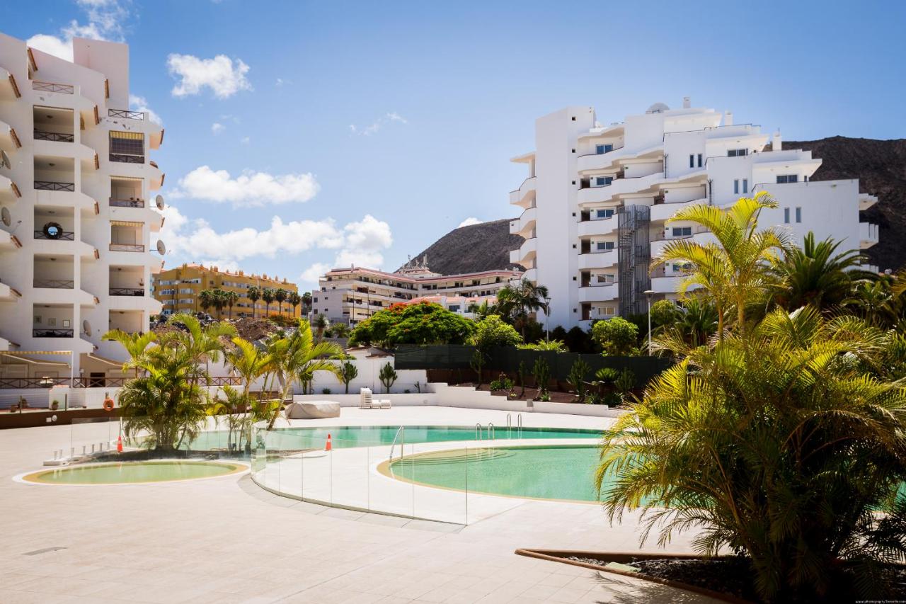 GO2TENERIFE Apart'Cala Pool & Beach at 5 mins - B&B