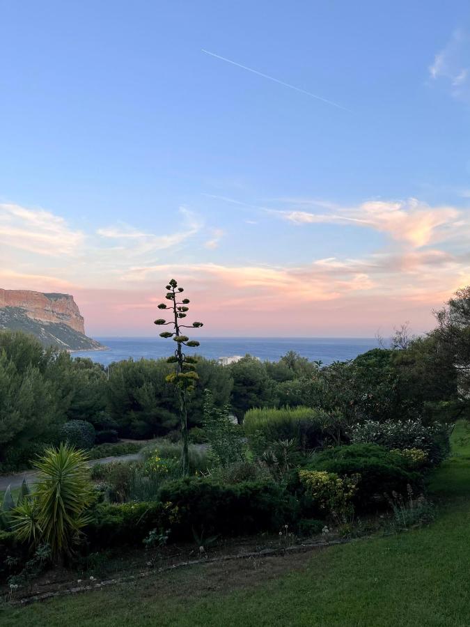 B&B Cassis - CAP6 Bel appartement vue magnifique mer, Piscine Tennis T3 refait à neuf - Bed and Breakfast Cassis