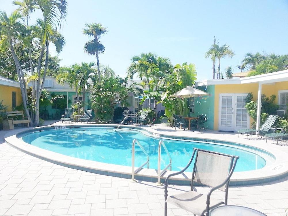B&B Key West - Alexander Palms Court - No Hidden Resort Fees! - Bed and Breakfast Key West