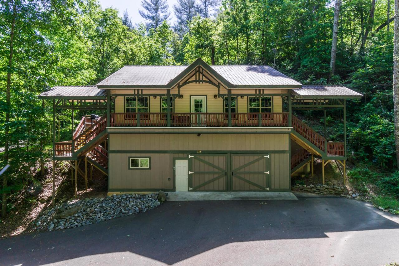 B&B Dahlonega - New Listing! Bavarian Cabin - 2 Bedrooms, 8 Minutes to Dahlonega, Hot Tub, Game Room - Bed and Breakfast Dahlonega