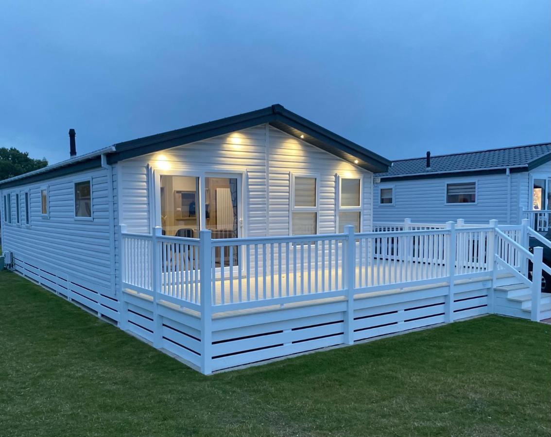 Sandy Bay Lodge - Bed and Breakfast