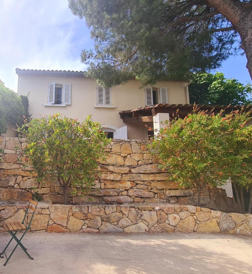 SUPERBE VILLA-DOMAINE AVEC GOLF PISCINE ET TENNIS - B&B
