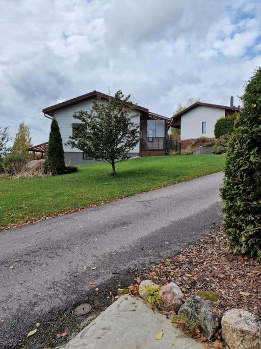 Villa Silve, yhden makuuhuoneen omakotitalo. - Chambres d’hôtes Lohja