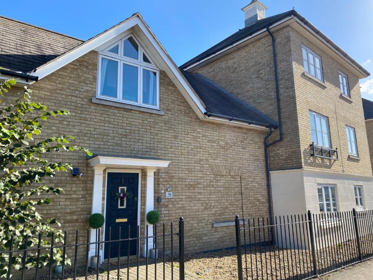 Modern Spacious Flat In Ipswich - Sleeps 6 - Parking - Chambres d’hôtes
