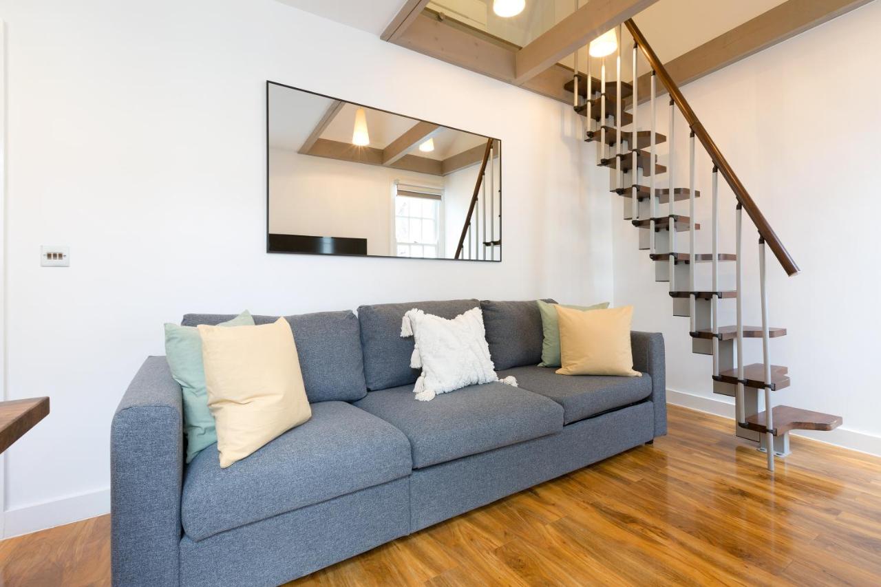 Spacious 4 bedrooms flat in New Oxford Street - Chambres d’hôtes Londres