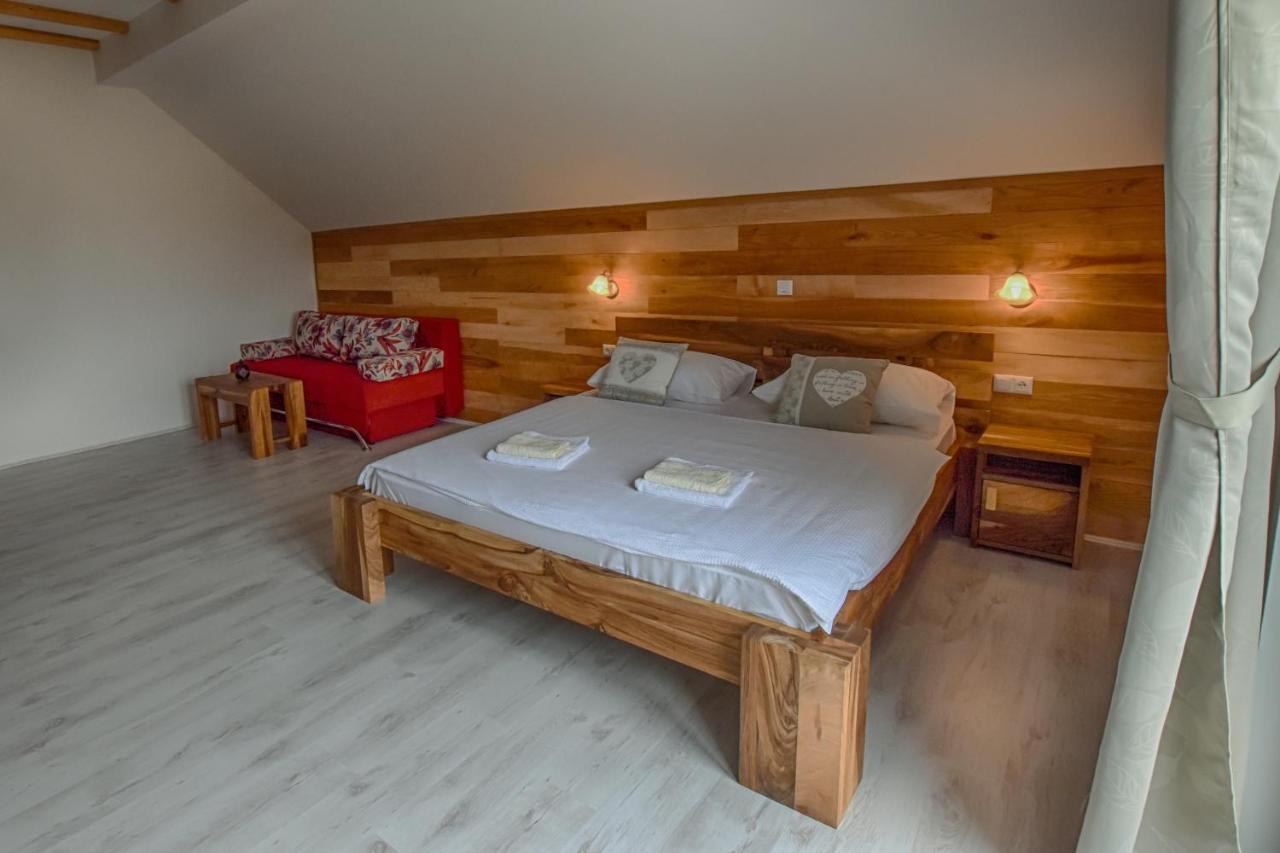 Zimmer mit Kingsize-Bett