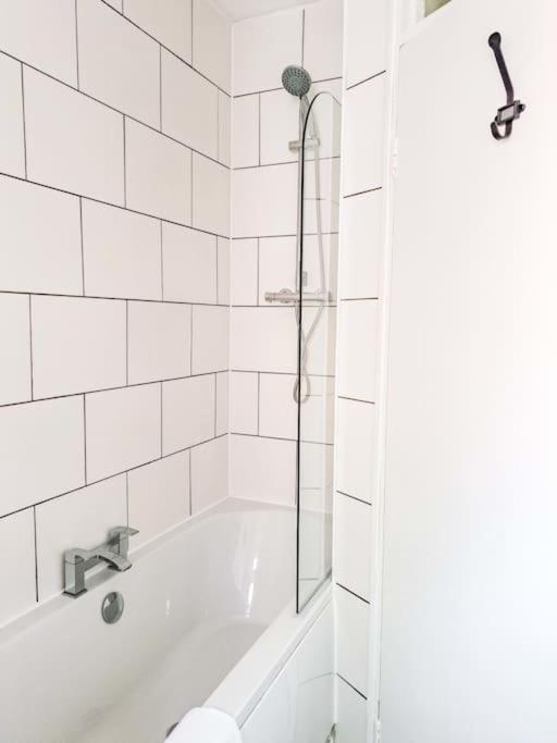 3 bed flat Cardiff Central Location - B&B Cardiff