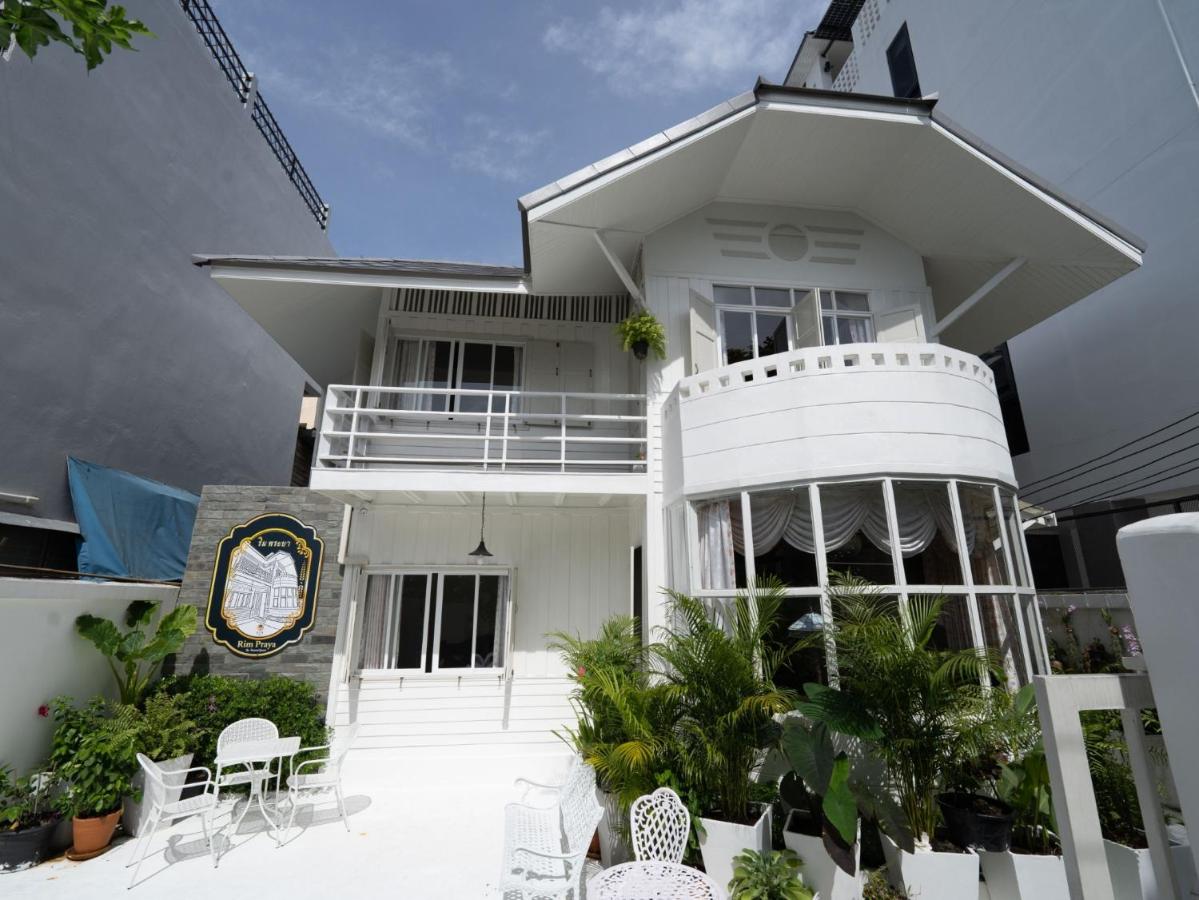 B&B Bangkok - RoomQuest Rim Praya Dinsor Road - Bed and Breakfast Bangkok