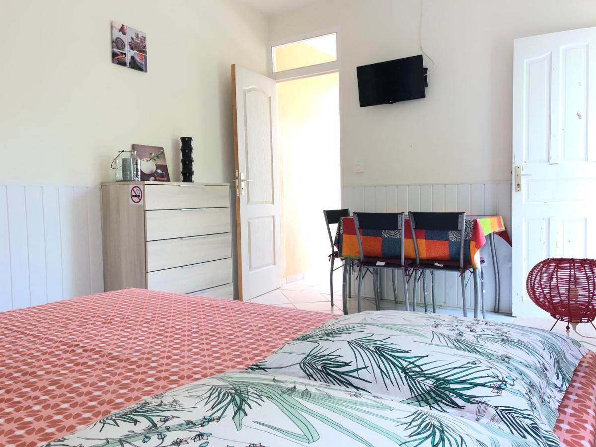 Studio Launa - 5 lotissenent Tolbiac 2 Route de la Regrettée 97114 Trois - Rivières - Chambres d'hôtes Trois-Rivières
