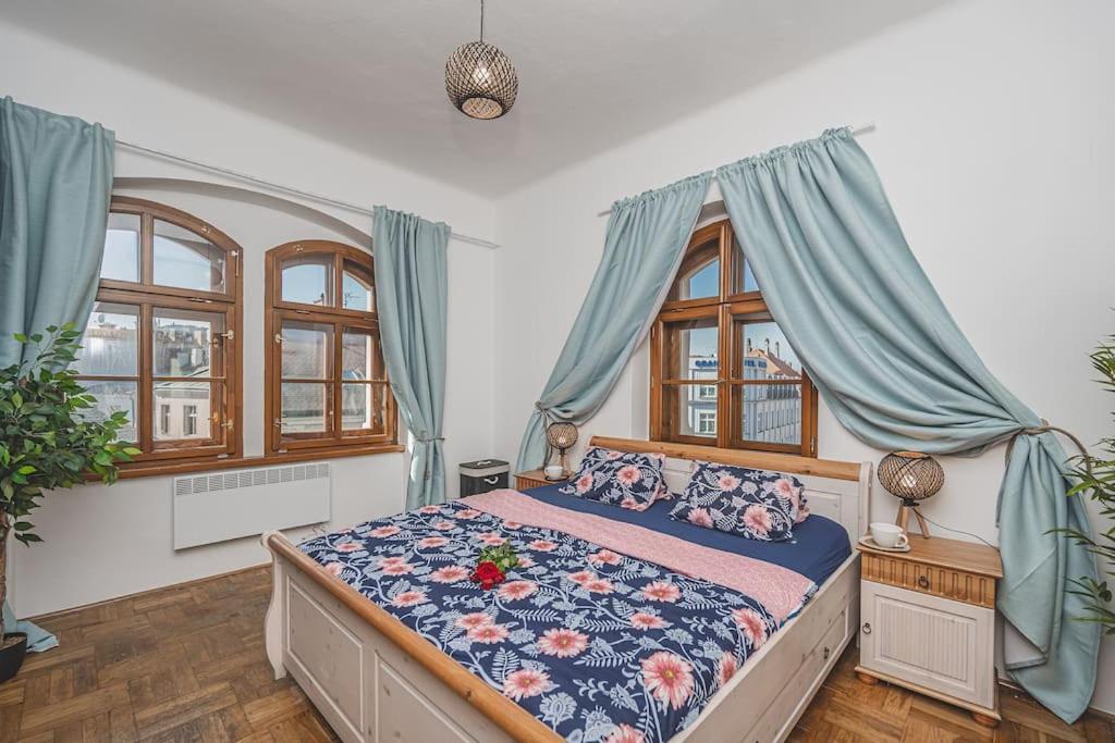 B&B Hradec Králové - Carolina's Romantic Apartment - Bed and Breakfast Hradec Králové