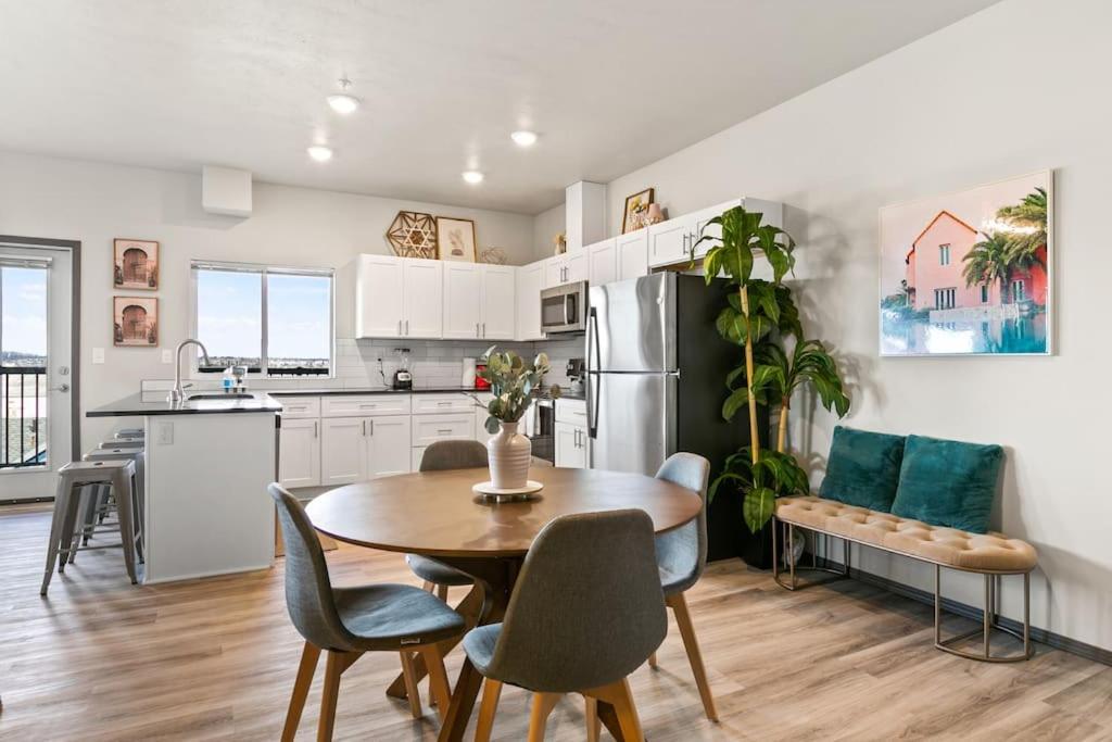 Great New 2 Bed 2 Bath Near Perry District and DT - Ferienwohnung