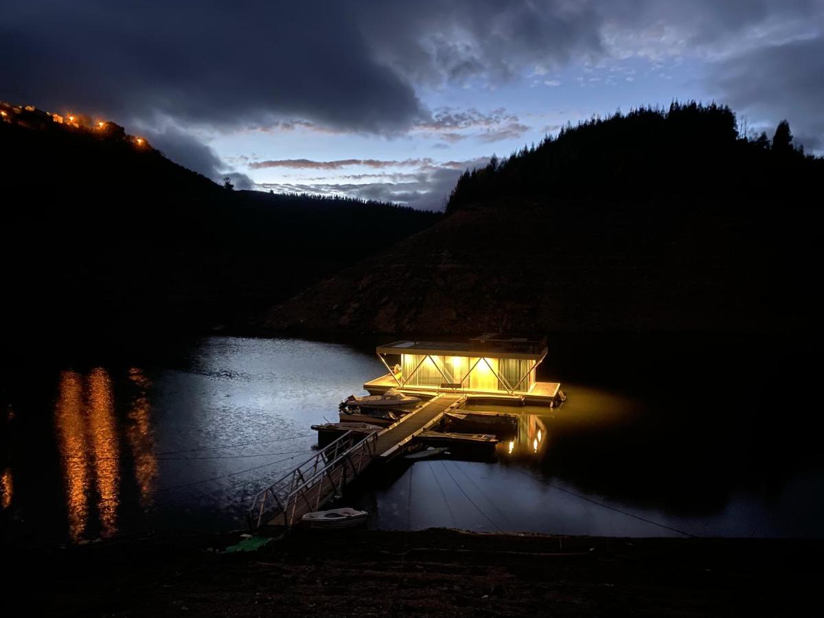 Floating Álvaro - Bed and Breakfast