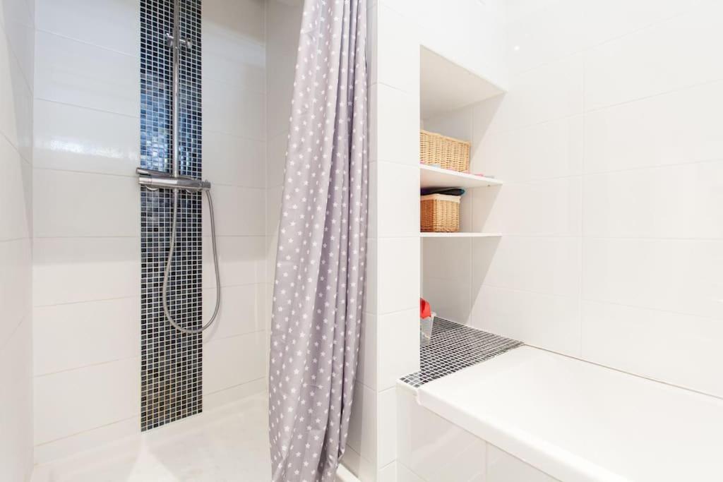 R Appartement Cosy Orangerie 120 m2 pour 6 personne parking gratuit proche centre - B&B Strasburgo