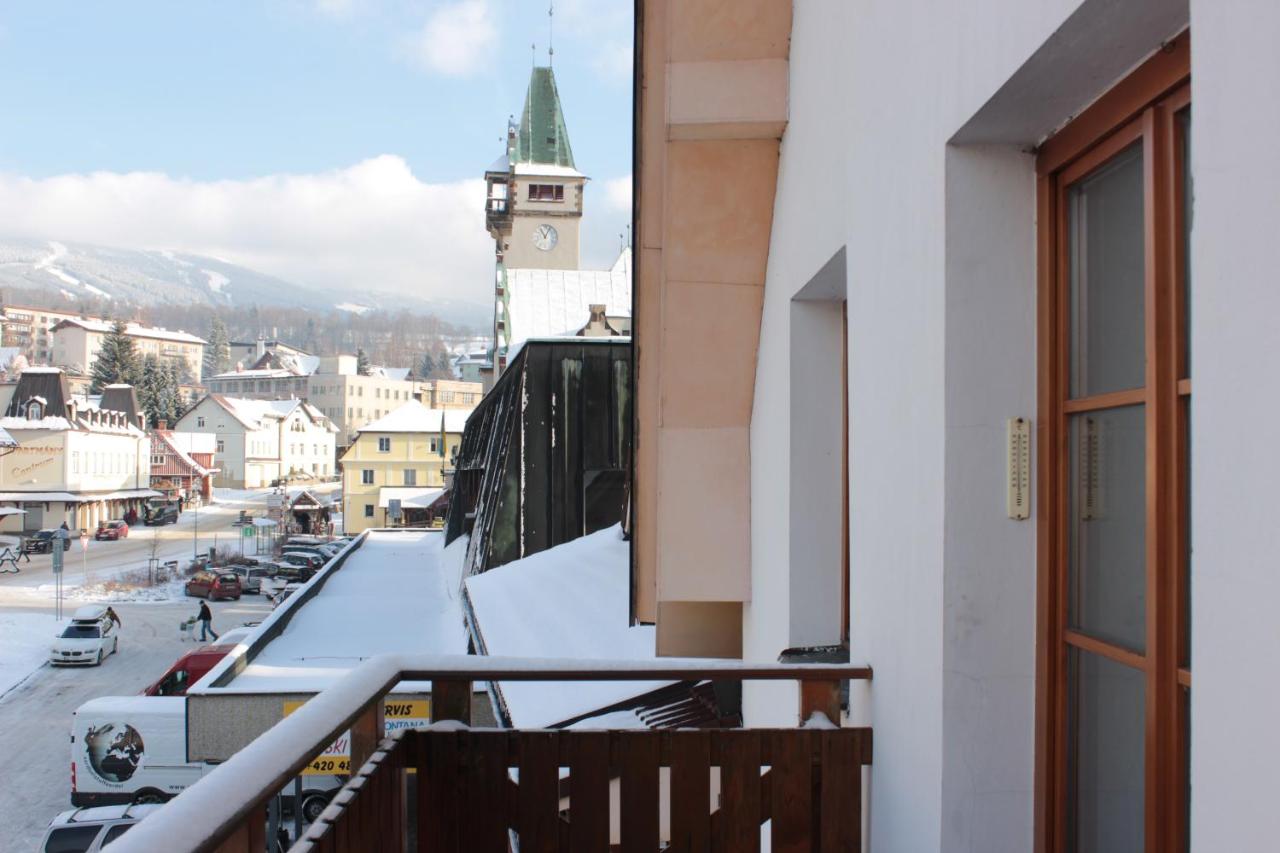 Studio mit Balkon