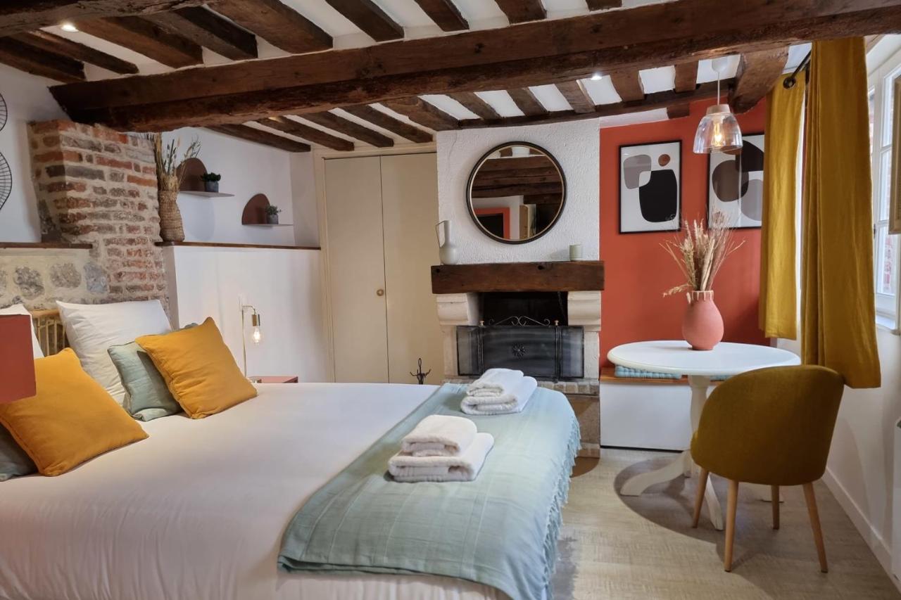 Le Temps d’une Pause Cosy with Fireplace Honfleur Centre - B&B Honfleur