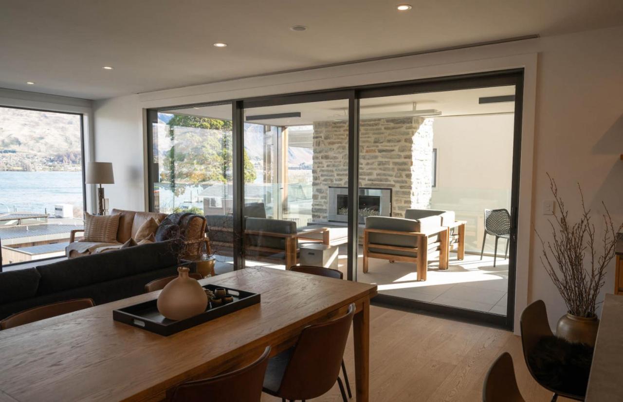 Genoa - Sleeps 6 - Lakefront Apartment - Chambres d'hôtes Wanaka